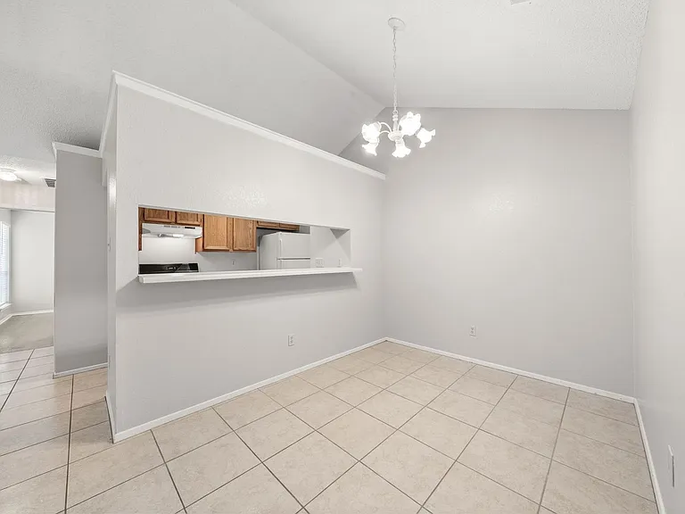 411 Greenlawn Blvd — Photo 7