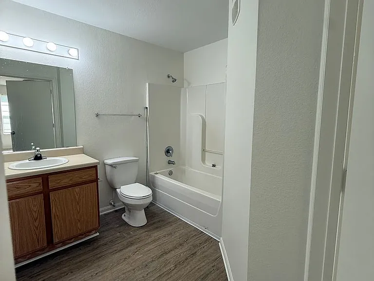 Highlands Apts — Photo 11