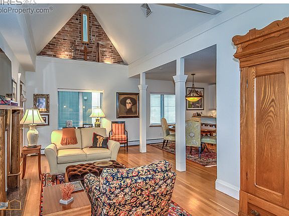 Vaulted ceilings, lots of light