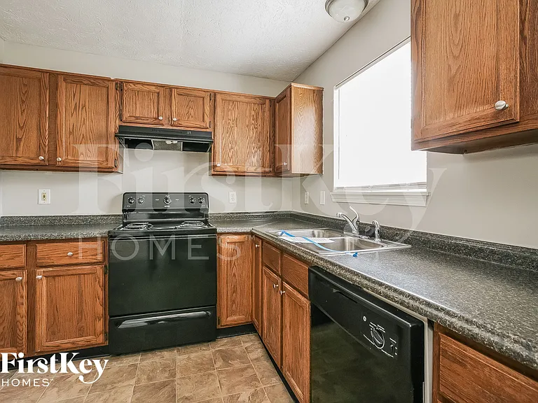 10225 Park Stream Dr — Photo 5