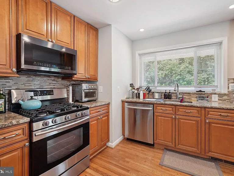 7011 Hector Rd — Photo 3