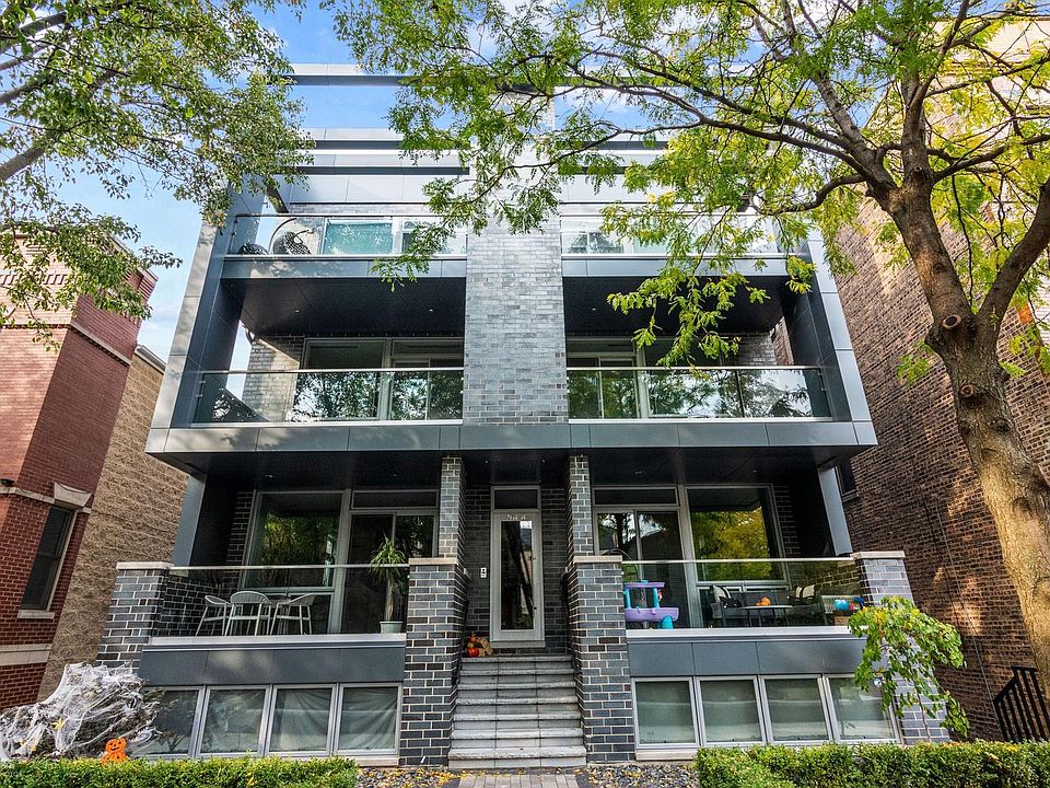 1st image of 2136 W Lyndale St Unit 3