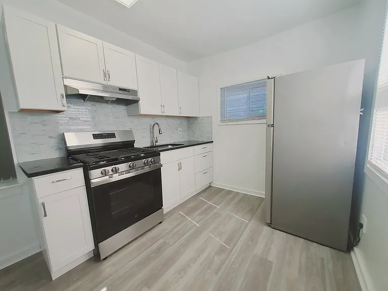 1462 Summer St #1 — Photo 1