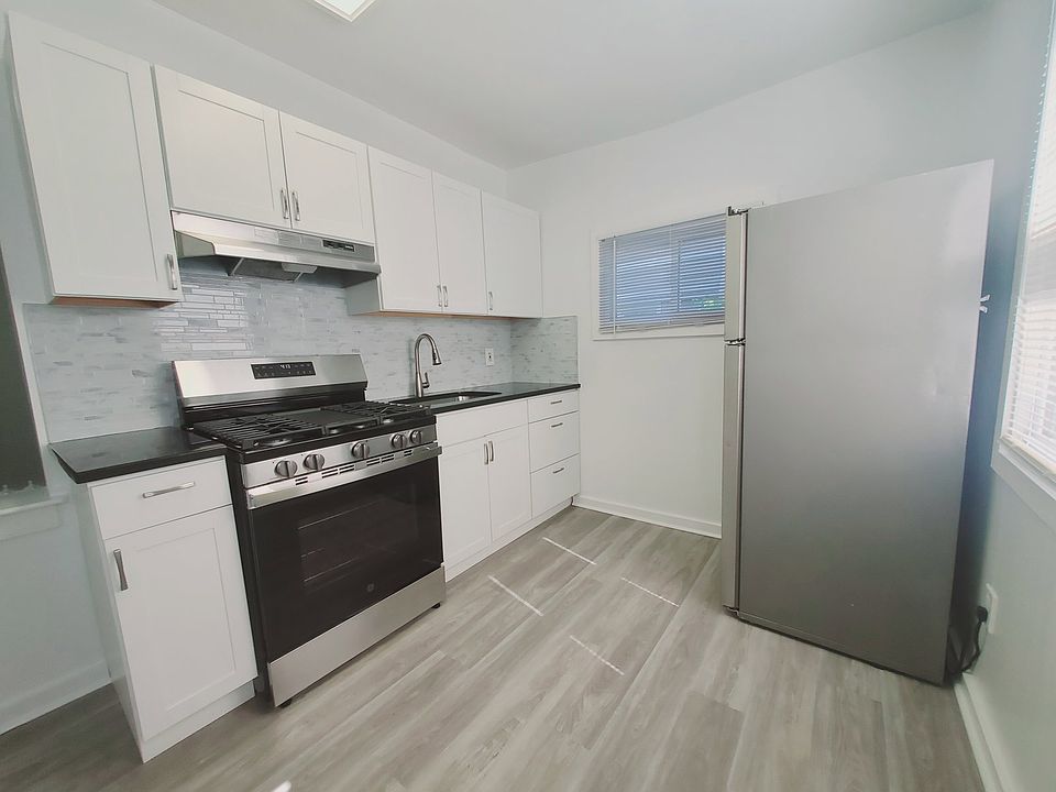 1st image of 1462 Summer St APT 1