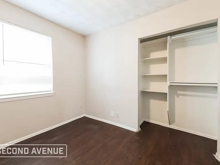 802 Memorial Dr — Photo 18