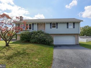 41 Hillcrest Dr, Manheim, PA