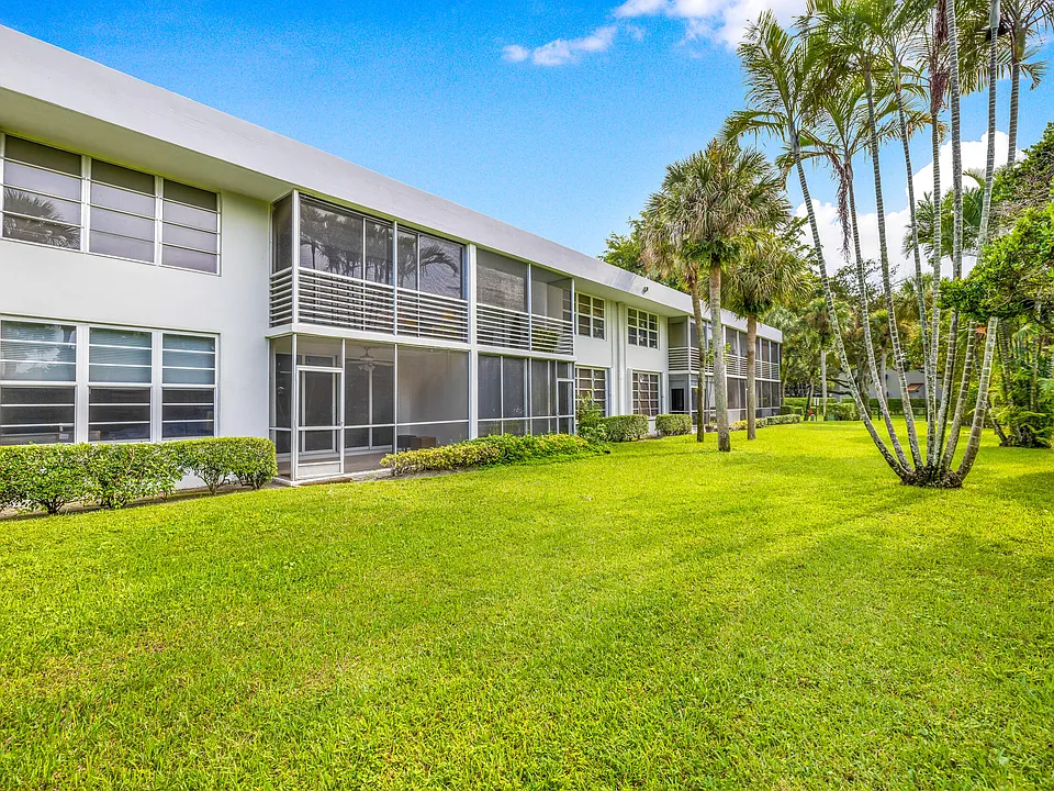 4200 Oaks Ter #104