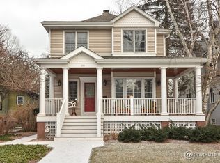 210 6th St, Wilmette, IL 60091