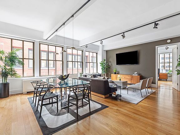 4th image of 130 W 30th St APT 12C