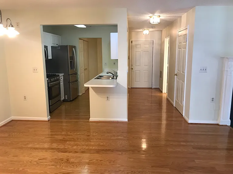 10018 Vanderbilt Cir #4 — Photo 5