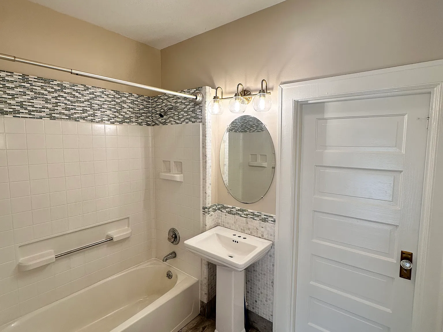 2 bed, 968 sqft, $1,950 — Photo 3