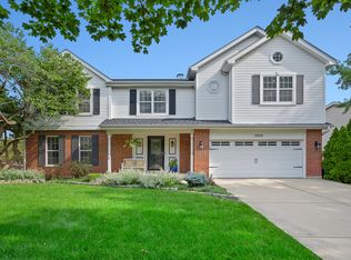 1906 Concord Dr, Downers Grove, IL 60516