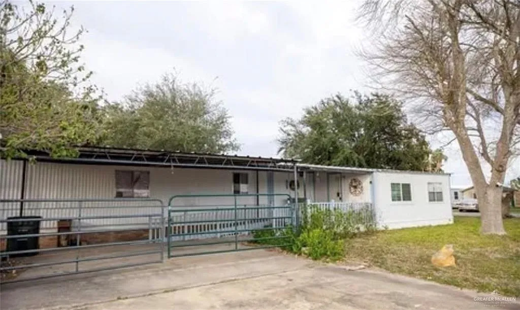 2 bed, 2.0 bath, 1480 sqft, $900 — Photo 1
