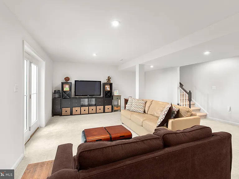 6427 Hawkeye Dr — Photo 40
