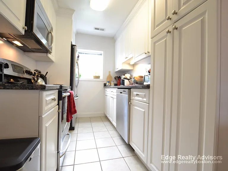 140 Newton St #4 — Photo 11
