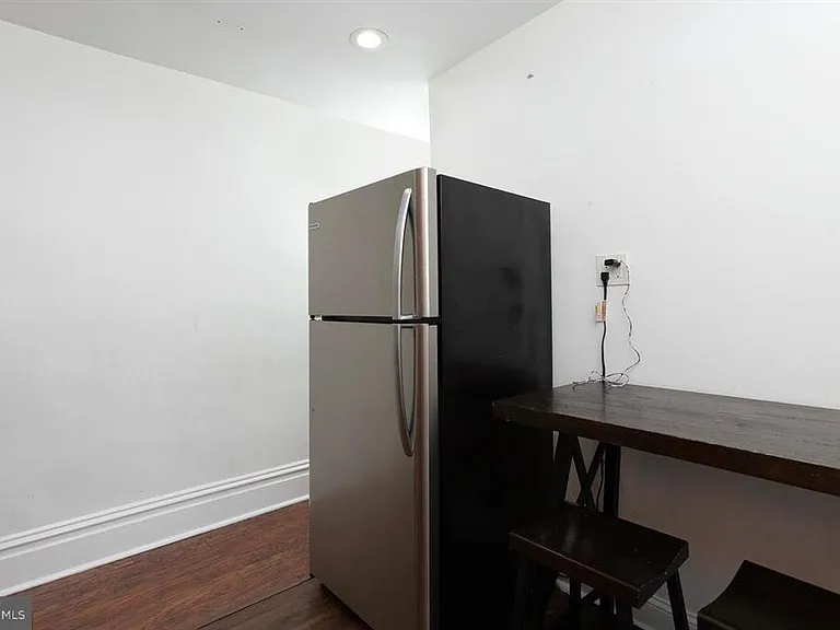 1342 State St #2R — Photo 9