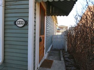 1233 19th Ave NW, Calgary, AB T2M 1A3