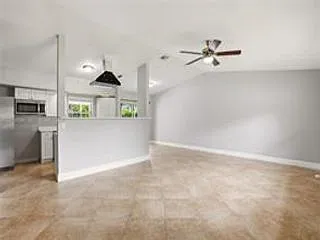 3 bed, 2.5 bath, $4,950 — Photo 2