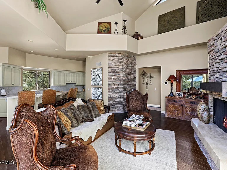 2609 E Pine Island Ln — Photo 9