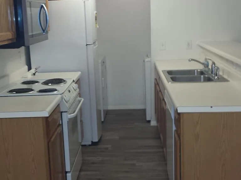 137 Rockyreef Cir — Photo 8