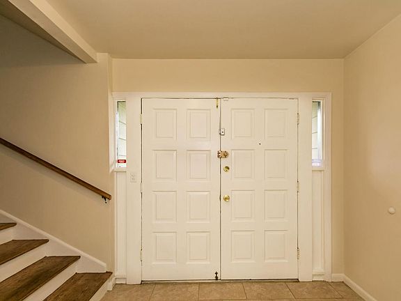 3rd image of 7866 Valleyview Dr