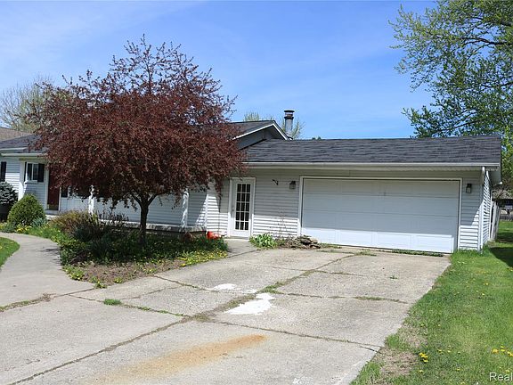 3rd image of 1073 Sarah St