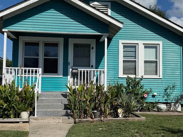 5208 Bernardo De Galvez, Galveston, TX 77551