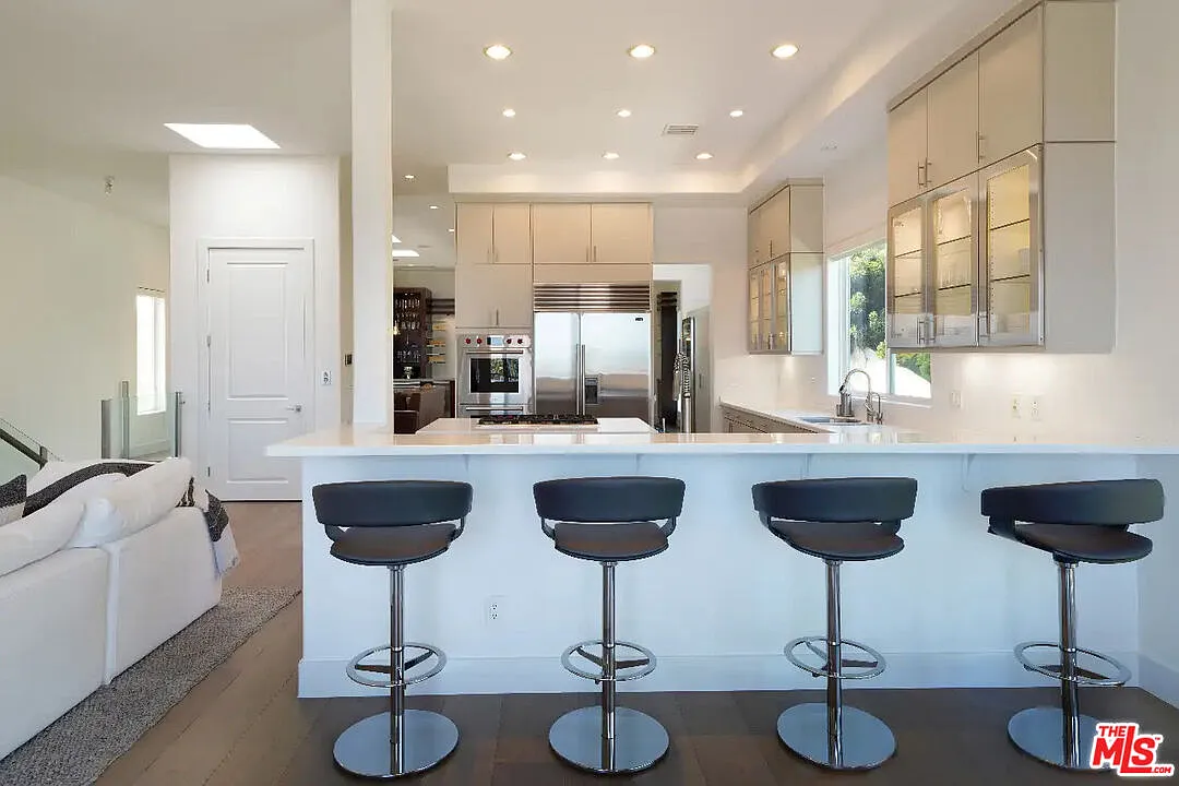 4 bed, 5.0 bath, 3848 sqft, $15,000 — Photo 3