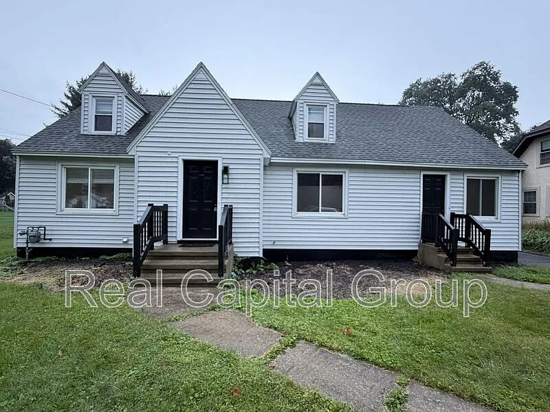 3 bed, 2.0 bath, 1951 sqft, $2,995 — Photo 1