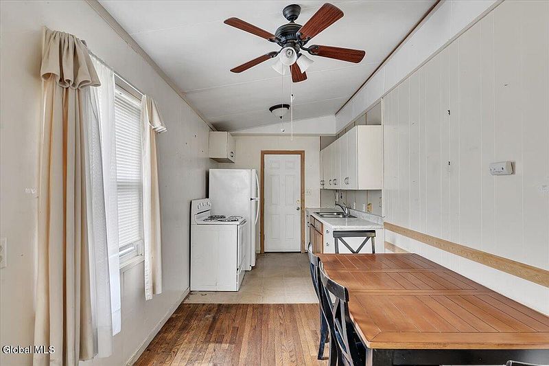 3rd image of 28 Sherwood Drive
