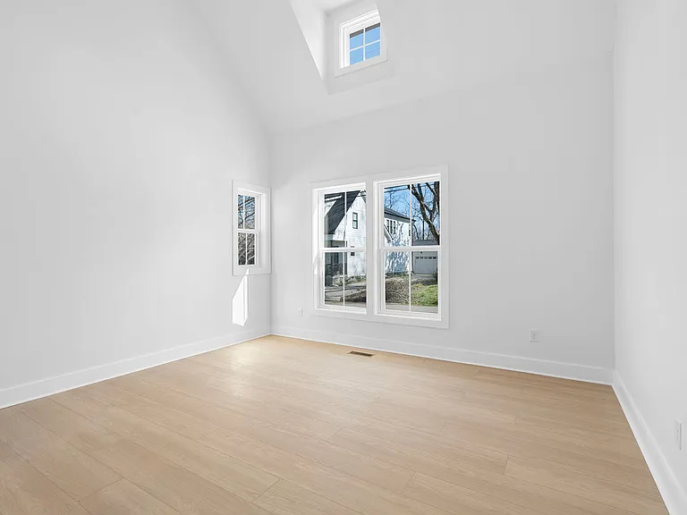 930 Glass St — Photo 14