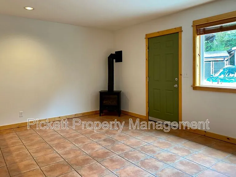 4673 NW Walgren Dr #C — Photo 5