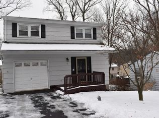 8 Arthur Rd, Stanhope, NJ 07874