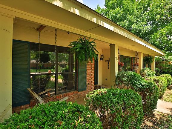 4th image of 2134 Crestline Dr