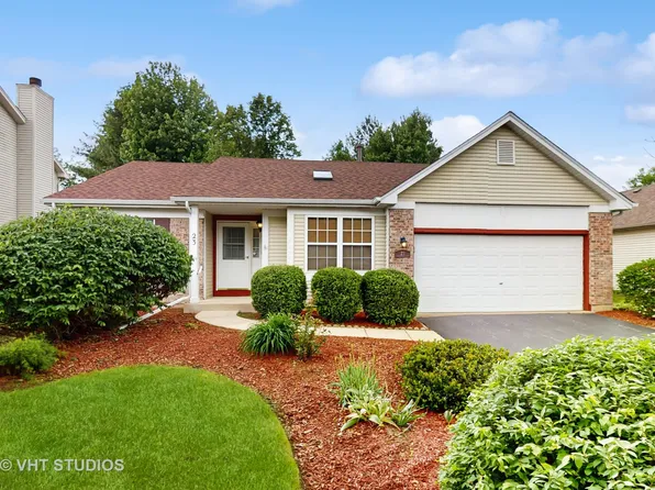 23 S Hankes Rd, Aurora, IL 60506