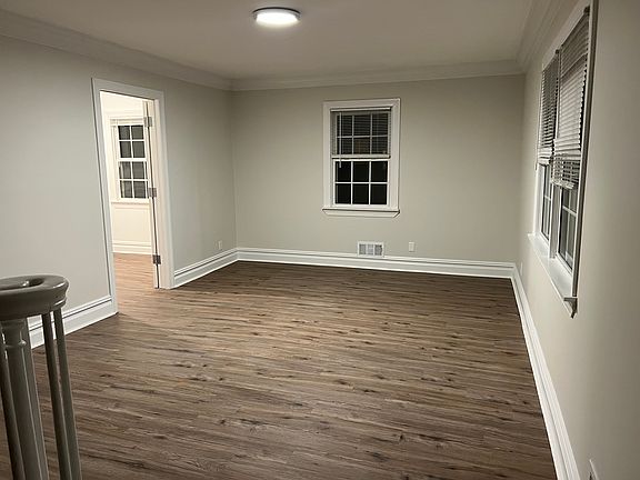 5th image of 35 Pleasant Ave