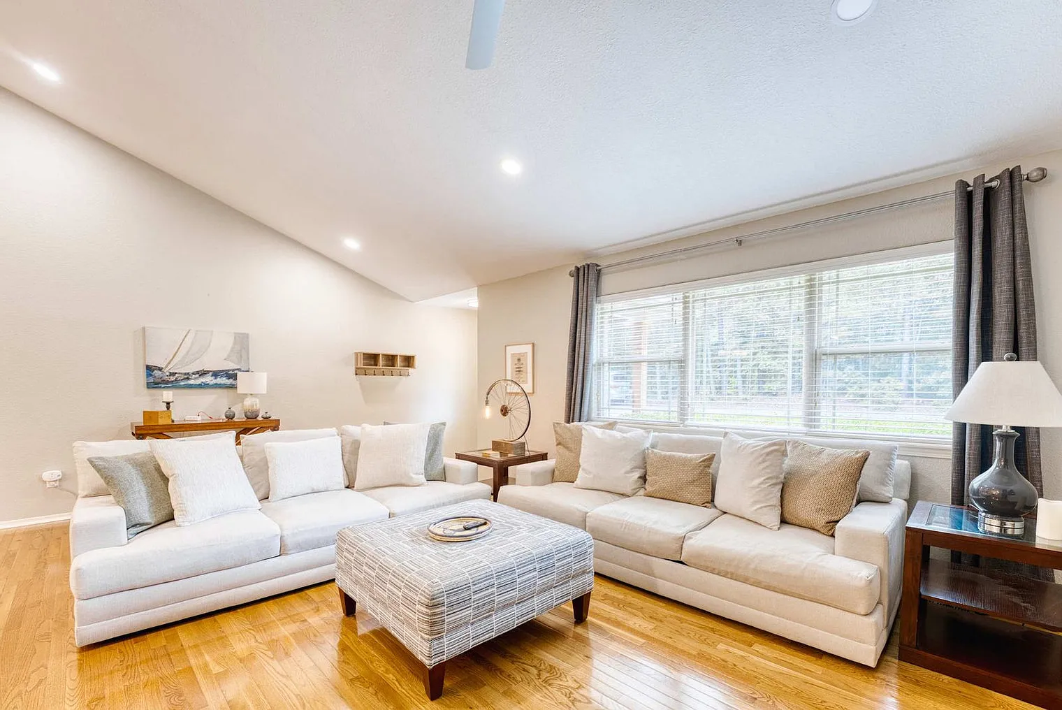 3 bed, 3.0 bath, 2497 sqft, $2,205 — Photo 1