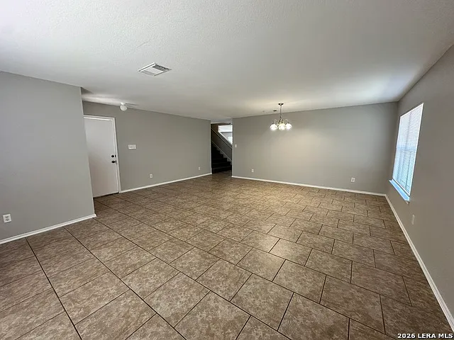 5 bed, 2.5 bath, 2961 sqft, $1,975 — Photo 3