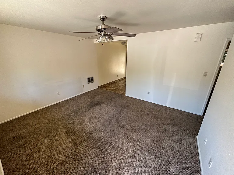 315 3rd St #4 — Photo 2