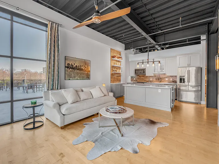 350 E Short St #209 — Photo 6