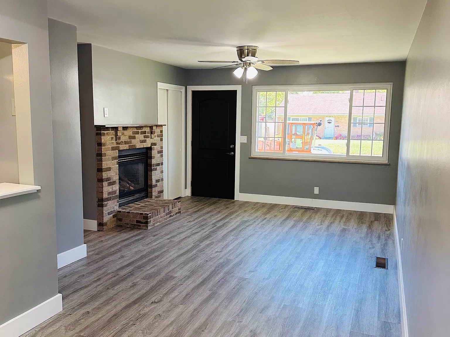 487 Warr Ln — Photo 3