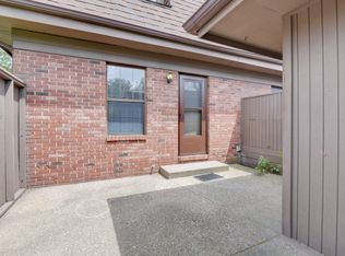 1603 Lyndhurst Dr APT D, Savoy, IL 61874