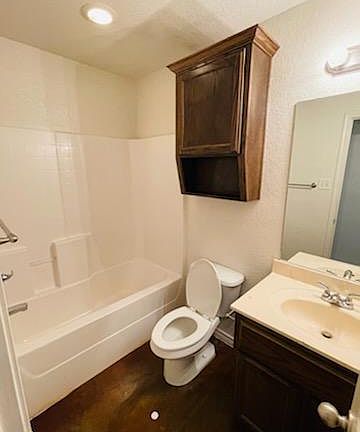 5th image of 400-102.5 Surrey Ln #A