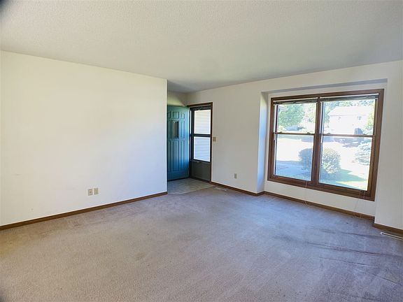 5th image of 204 Tracy Ln