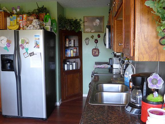 3rd image of 210 Brookfield Dr