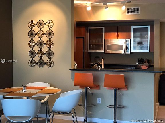 4th image of 2775 NE 187th St APT 321