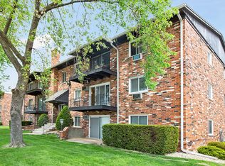 5703 W 128th St #13, Crestwood, IL 60445