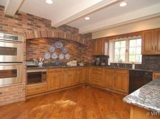 1 Baneberry Ln, Riverwoods, IL 60015