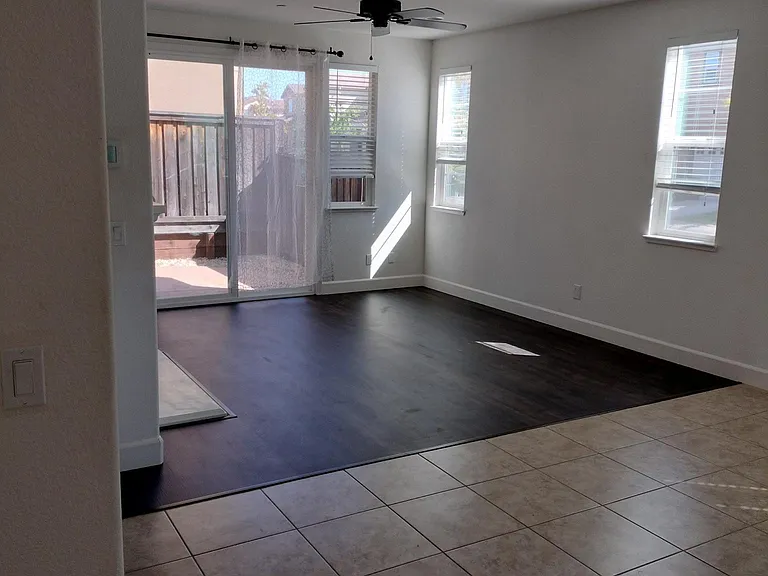 917 Willow Bridge Dr — Photo 2