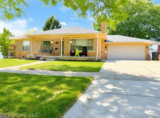 30605 Champine St, Saint Clair Shores, MI 48082